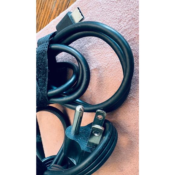 HP 45W USB Adapter - Picture 3 of 4